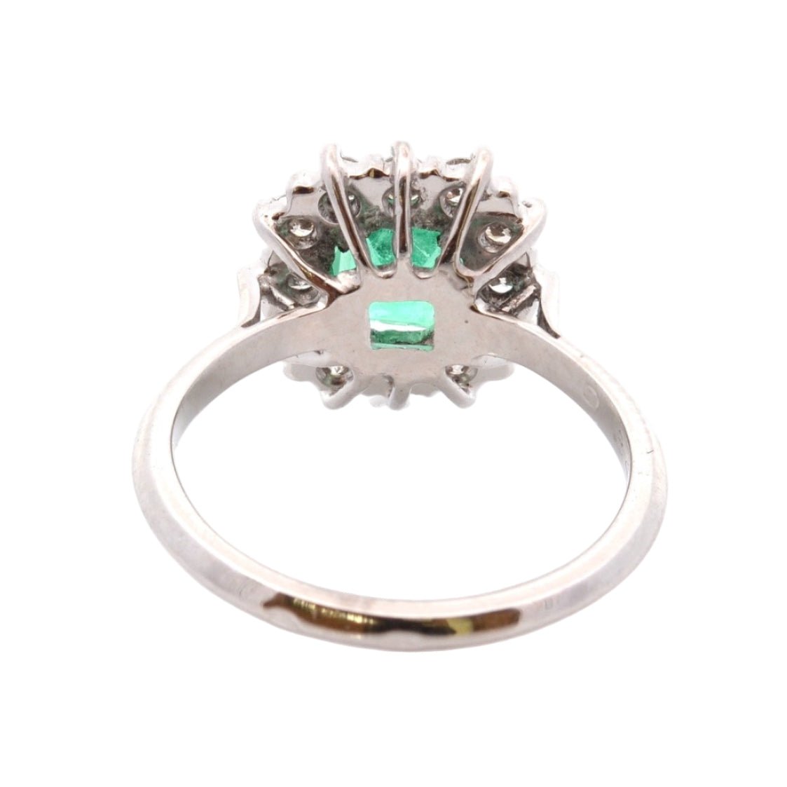 Bague Entourage en or jaune, émeraude, et diamants - Castafiore