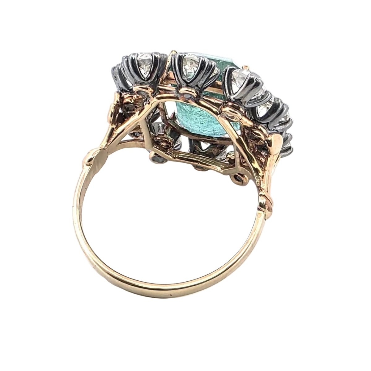 Bague Entourage en or jaune, émeraude et diamants - Castafiore