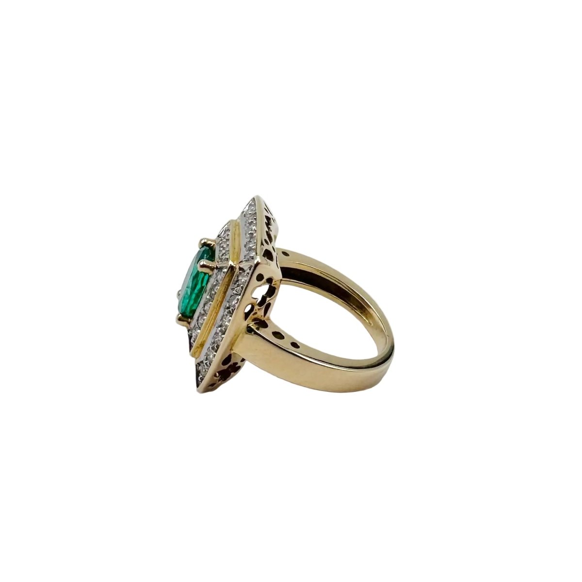 Bague Entourage en or jaune, émeraude et diamants - Castafiore