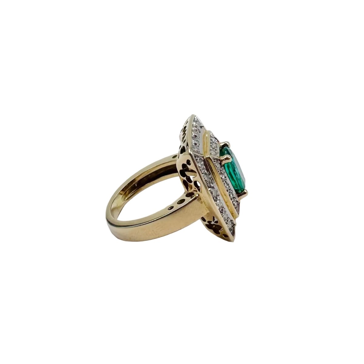 Bague Entourage en or jaune, émeraude et diamants - Castafiore