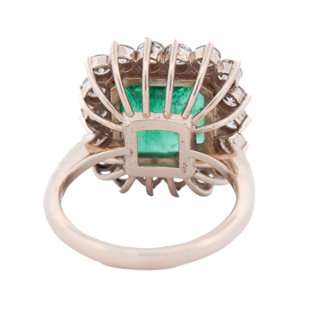 Bague Entourage en or jaune, émeraude et diamants - Castafiore