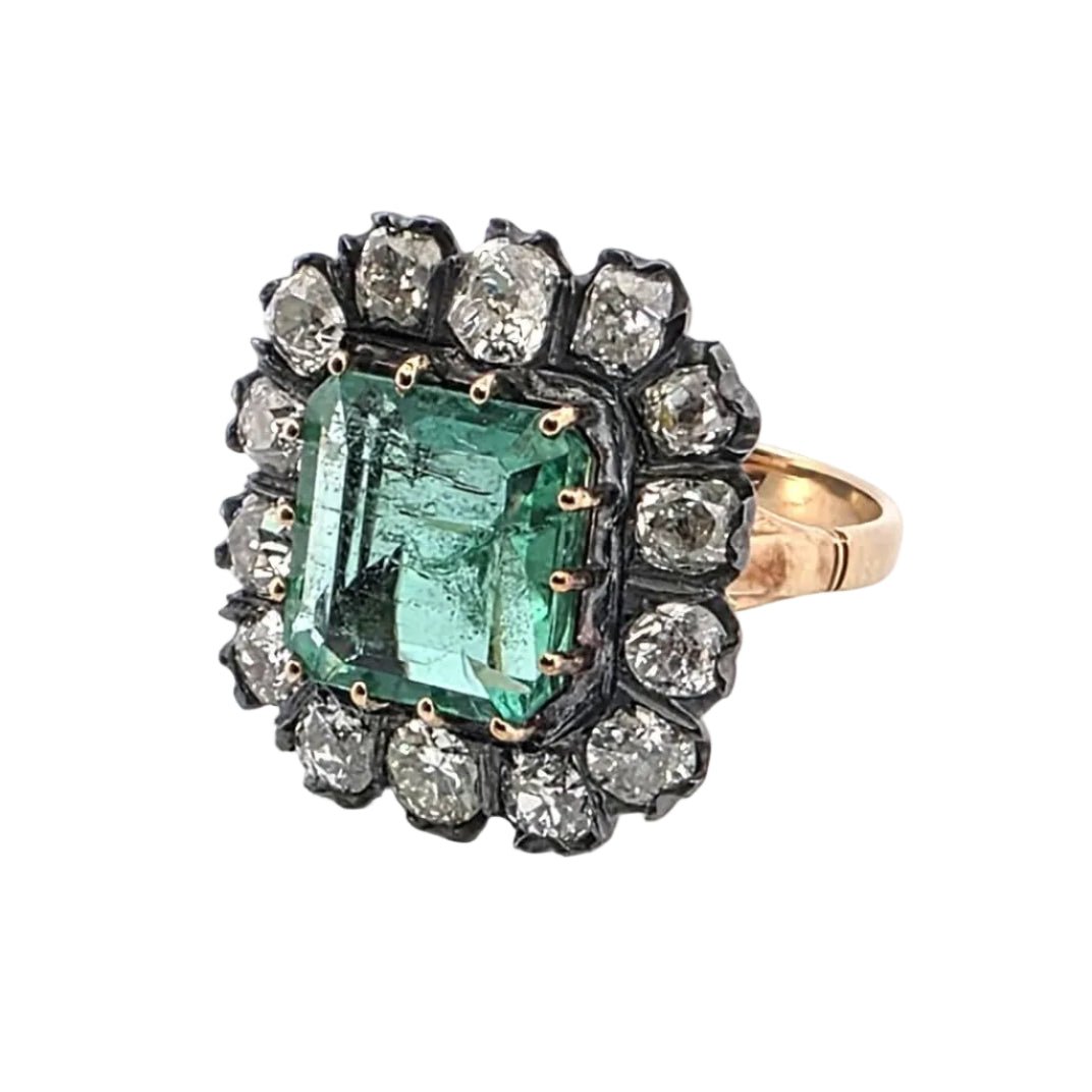 Bague Entourage en or jaune, émeraude et diamants - Castafiore