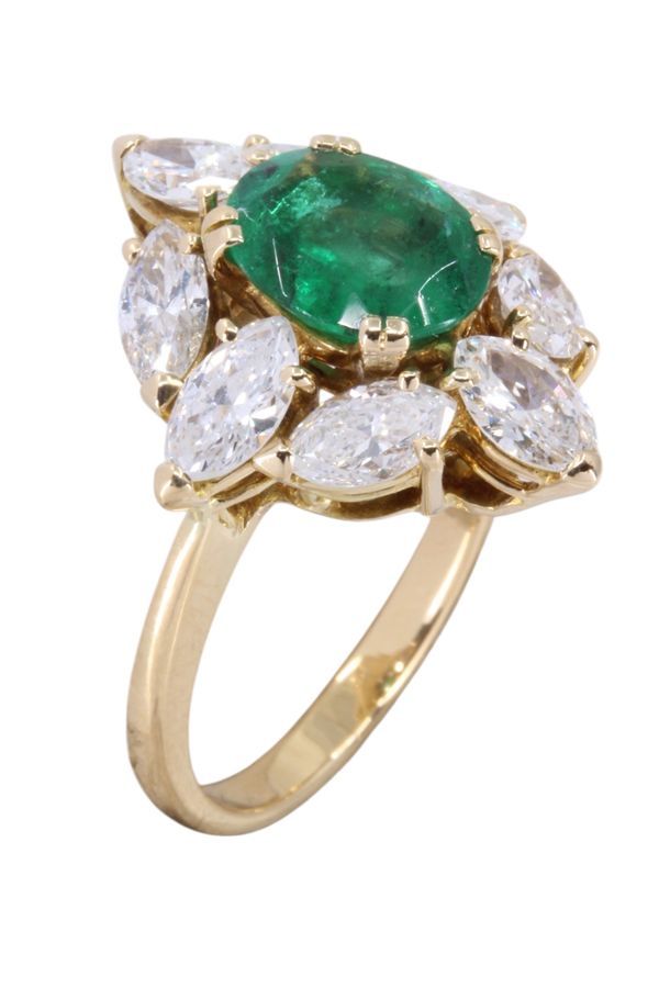 Bague Entourage en or jaune, émeraude et diamants - Castafiore