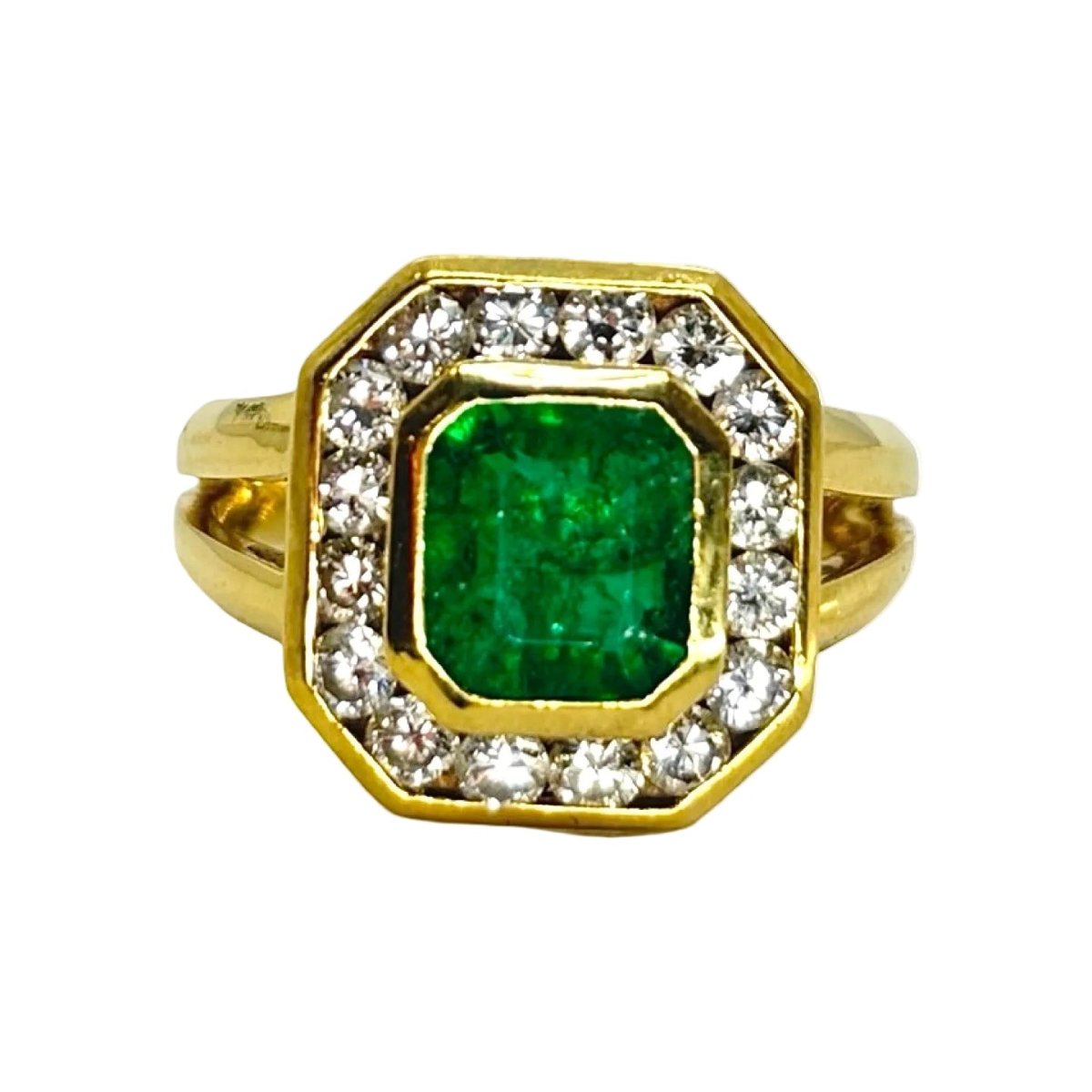 Bague Entourage en or jaune, émeraude et diamants - Castafiore