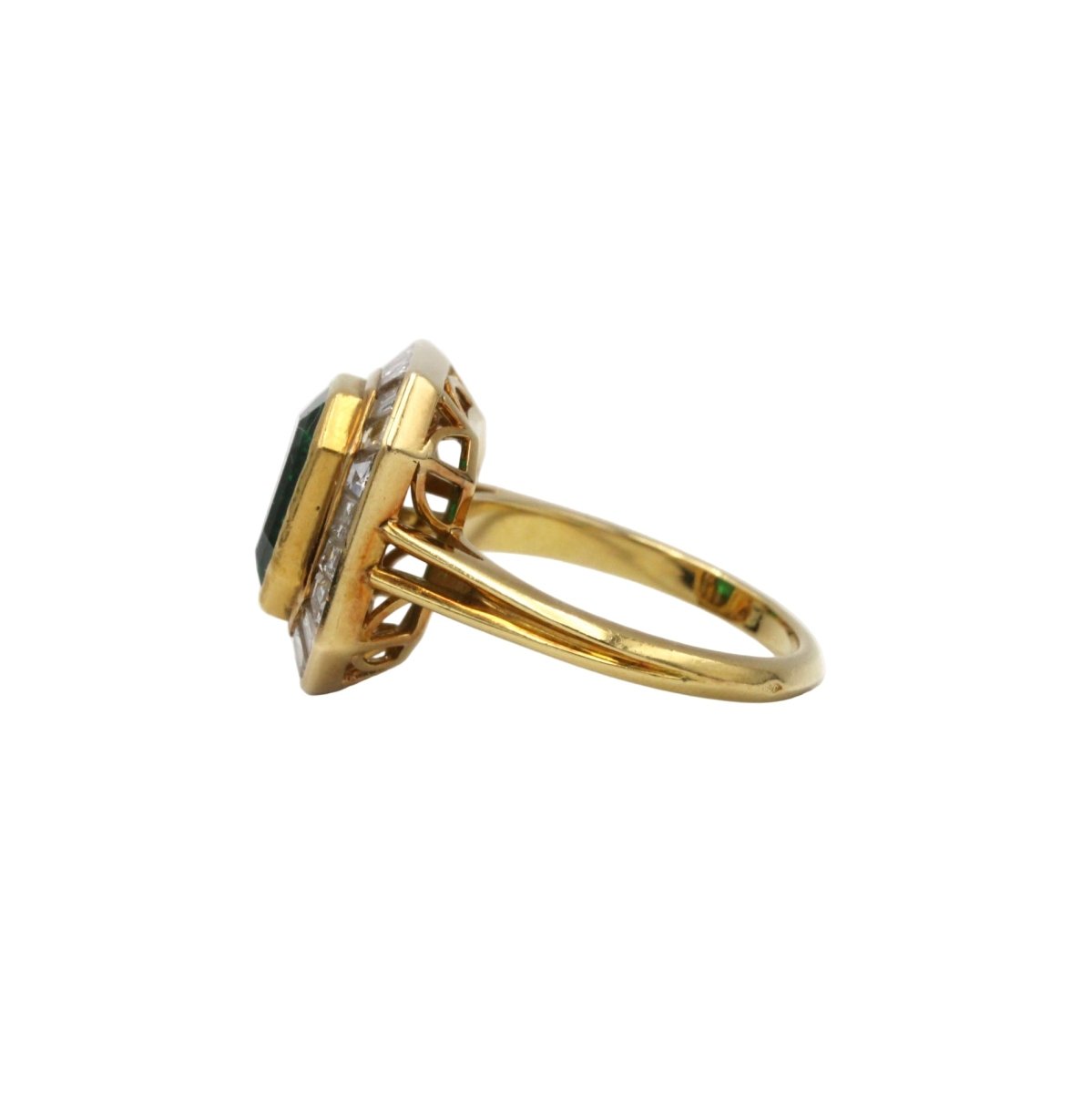 Bague Entourage en or jaune, émeraude et diamants - Castafiore
