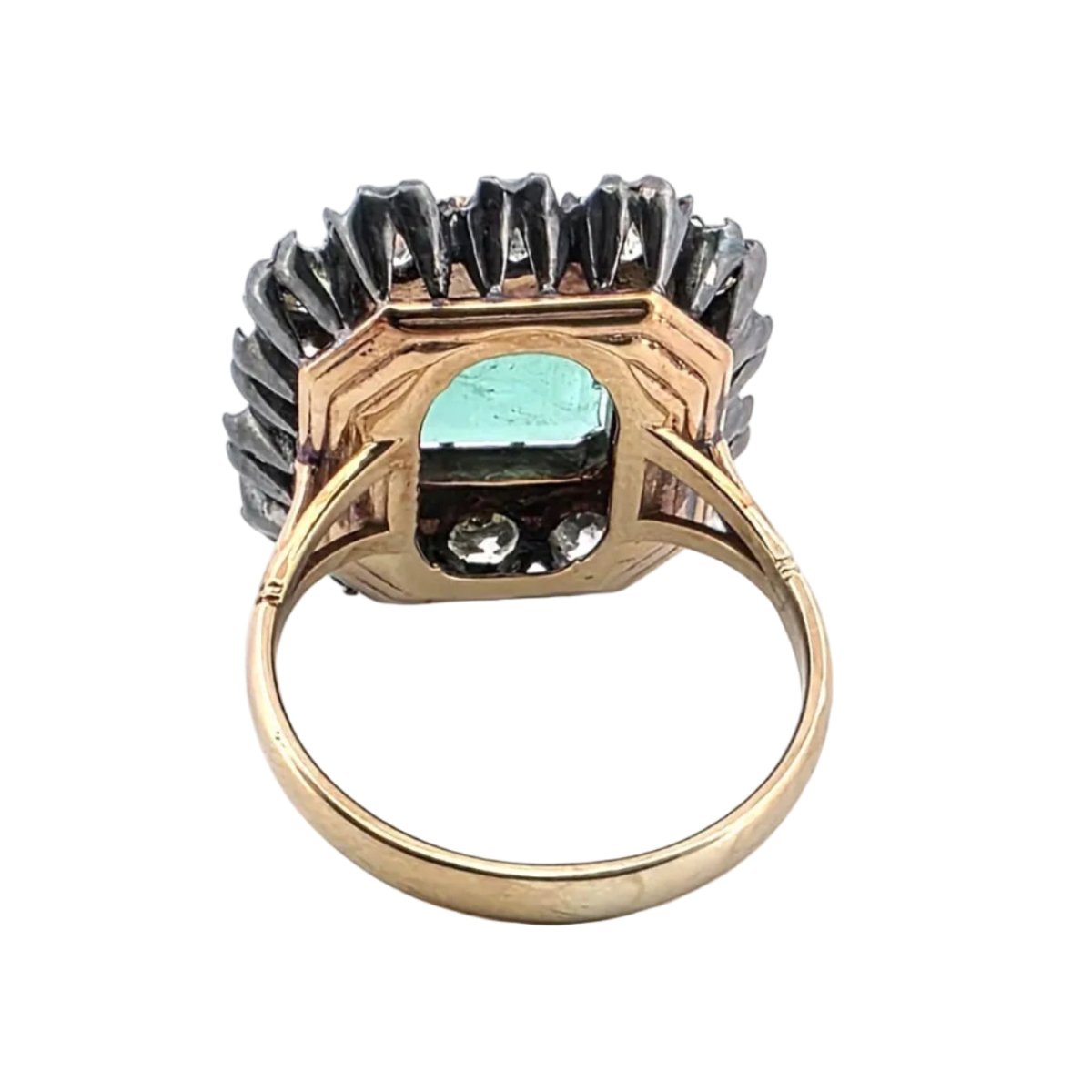 Bague Entourage en or jaune, émeraude et diamants - Castafiore