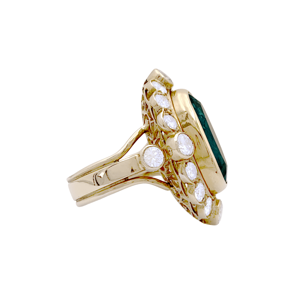 Bague Entourage en or jaune, émeraude et diamants - Castafiore