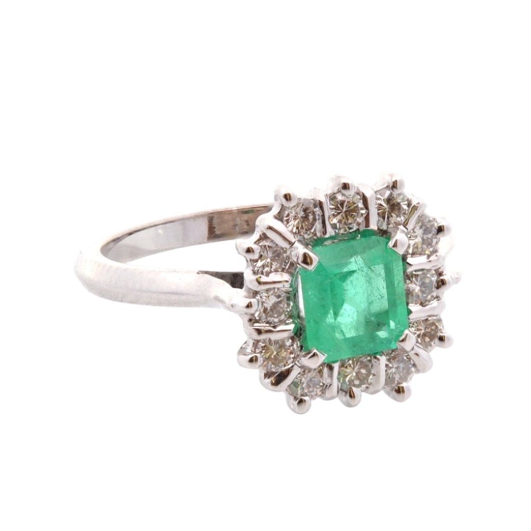 Bague Entourage en or jaune, émeraude, et diamants - Castafiore