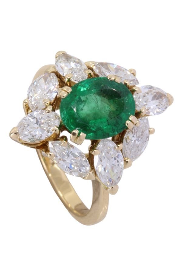 Bague Entourage en or jaune, émeraude et diamants - Castafiore