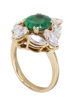 Bague Entourage en or jaune, émeraude et diamants - Castafiore