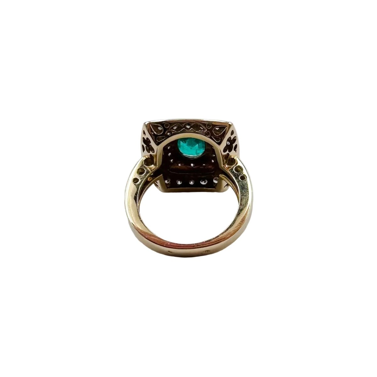 Bague Entourage en or jaune, émeraude et diamants - Castafiore
