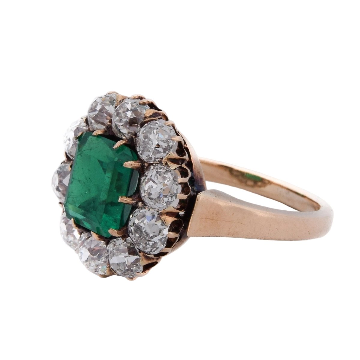 Bague Entourage en or jaune, émeraude et diamants - Castafiore