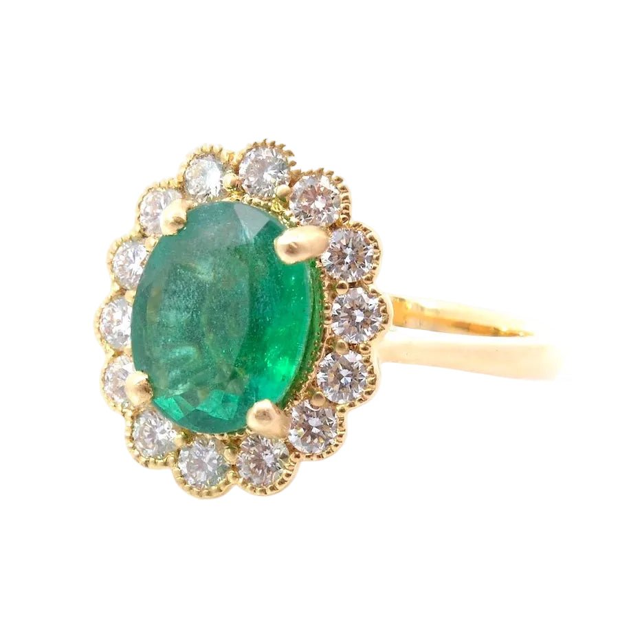 Bague Entourage en or jaune, émeraude et diamants - Castafiore