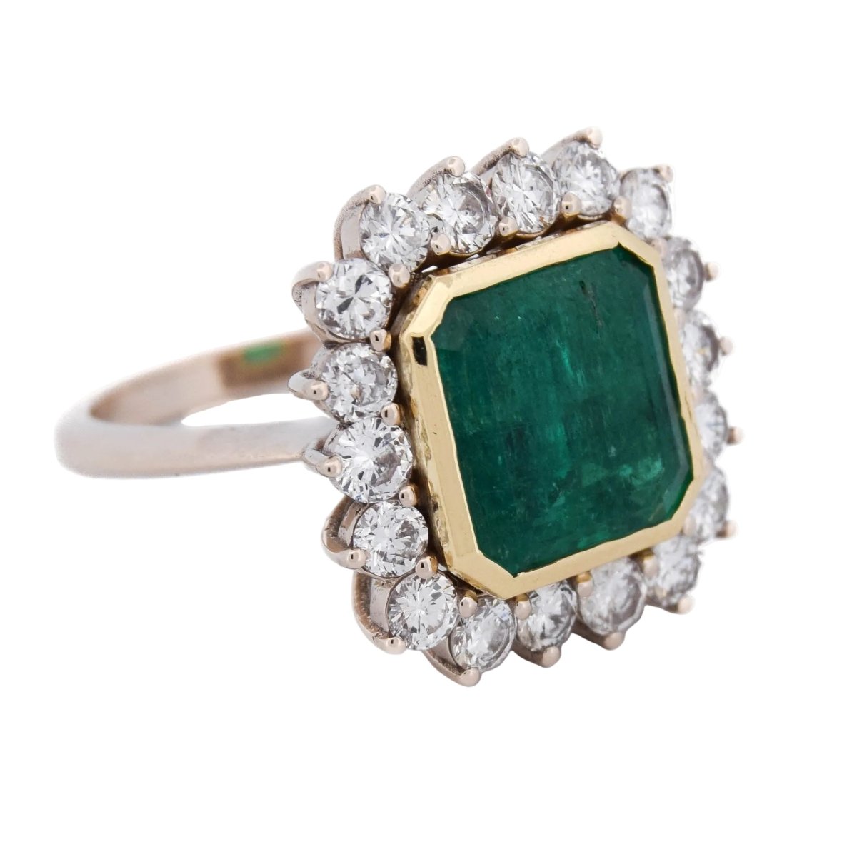 Bague Entourage en or jaune, émeraude et diamants - Castafiore