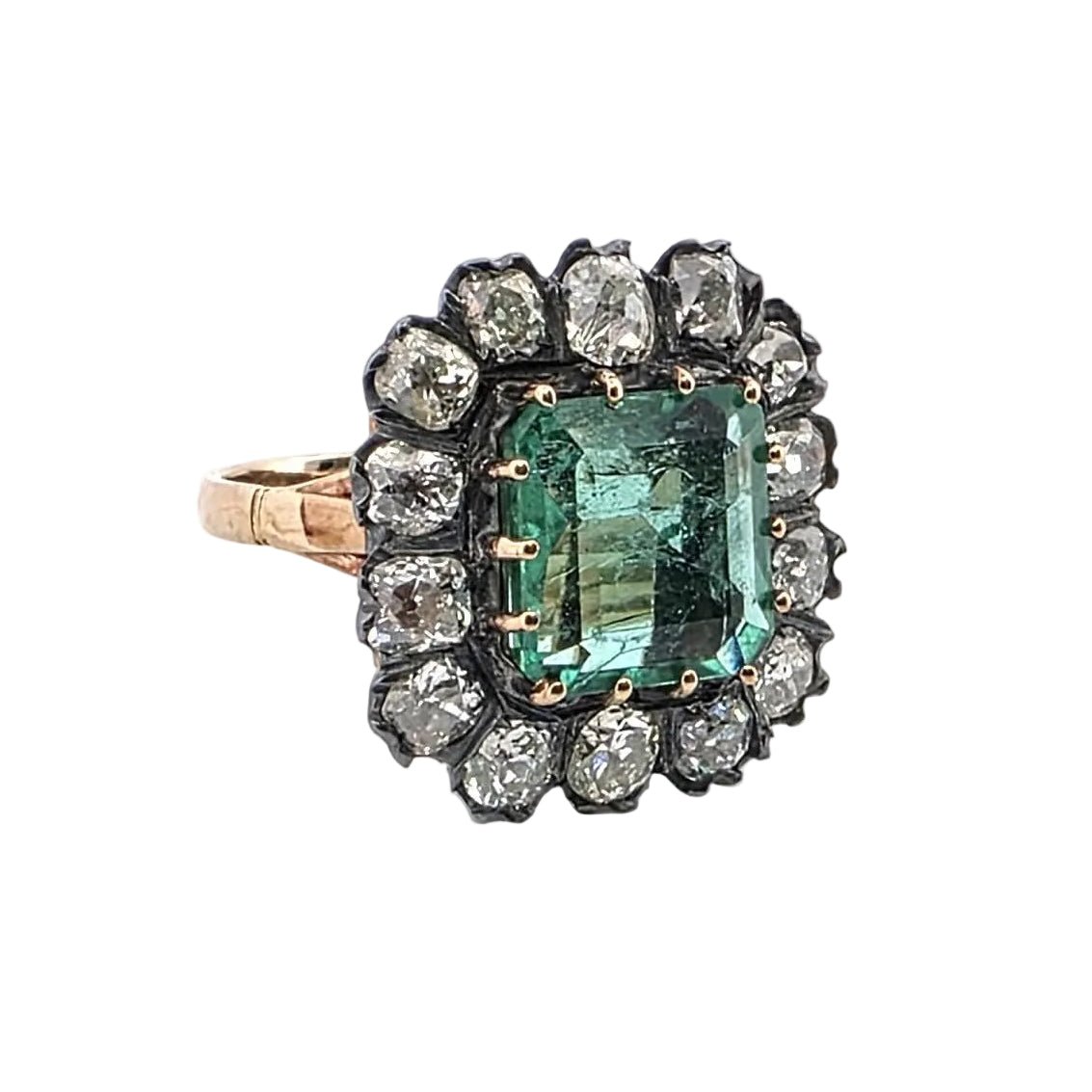 Bague Entourage en or jaune, émeraude et diamants - Castafiore