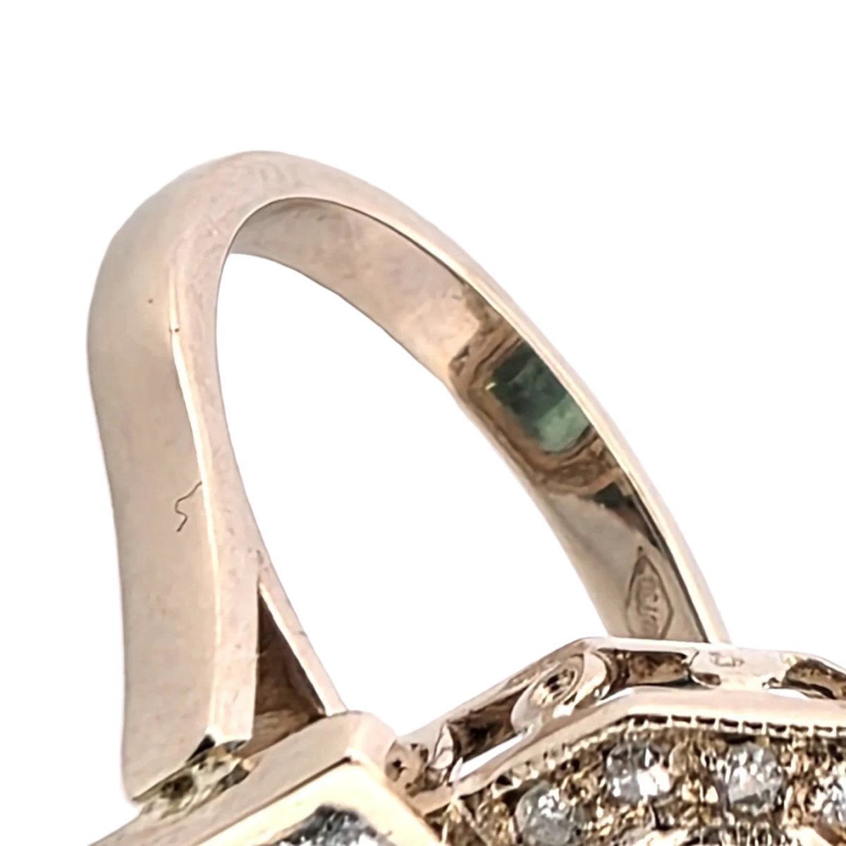 Bague Entourage en or jaune, émeraude et diamants - Castafiore