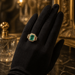 Bague Entourage en or jaune, émeraude, rubis et diamants - Castafiore