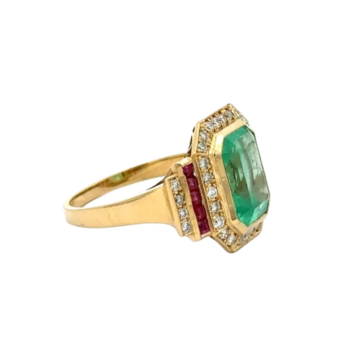 Bague Entourage en or jaune, émeraude, rubis et diamants - Castafiore