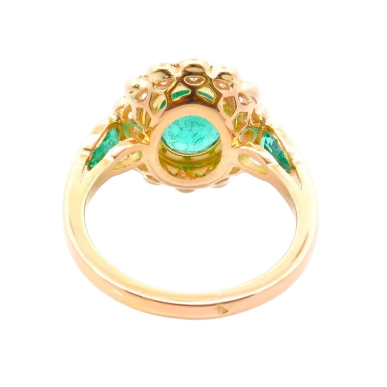 Bague Entourage en or jaune, émeraudes et diamants - Castafiore