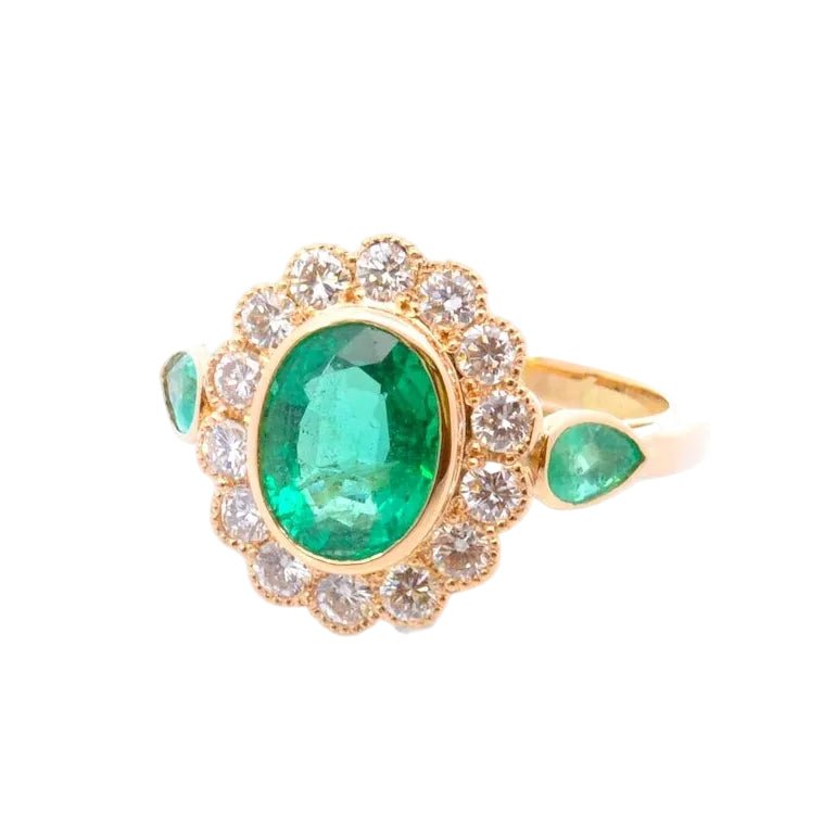 Bague Entourage en or jaune, émeraudes et diamants - Castafiore