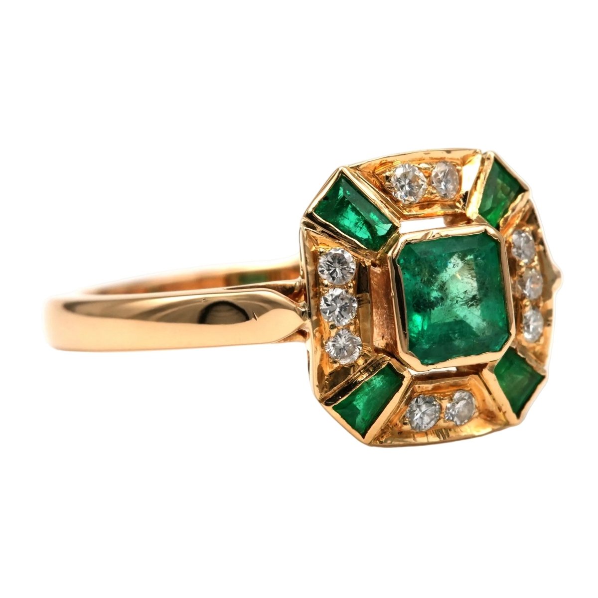 Bague Entourage en or jaune, émeraudes et diamants - Castafiore