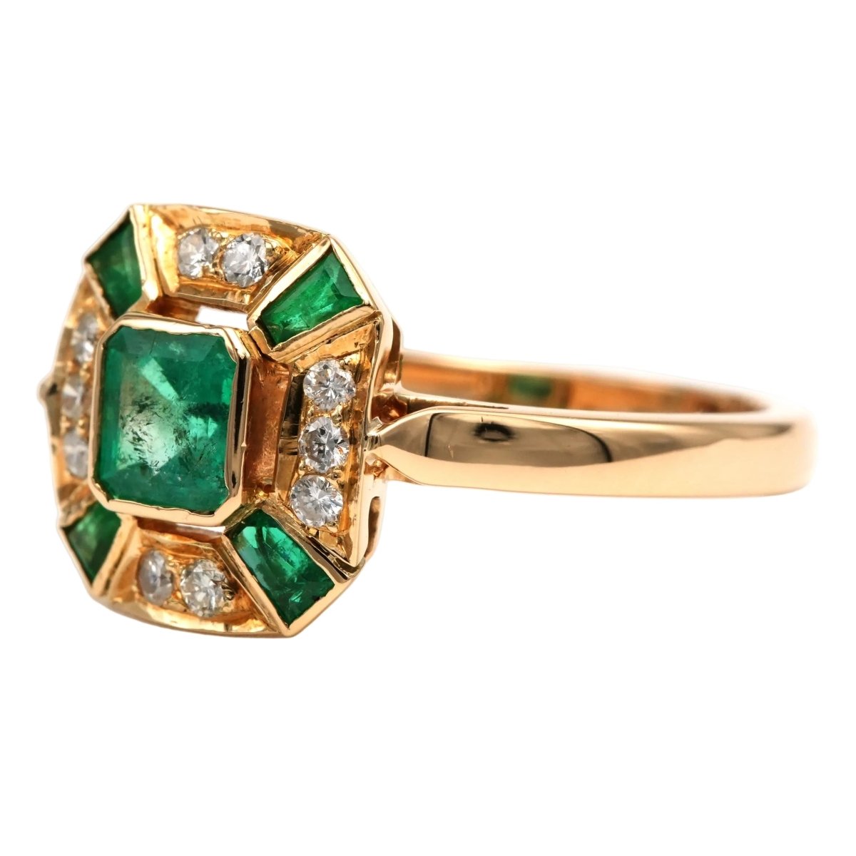 Bague Entourage en or jaune, émeraudes et diamants - Castafiore