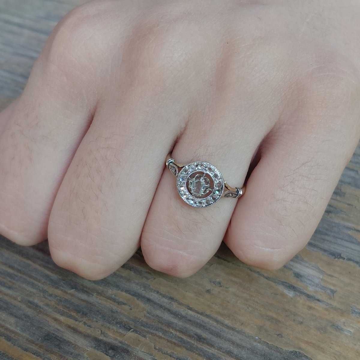Bague Entourage en or jaune et diamants - Castafiore