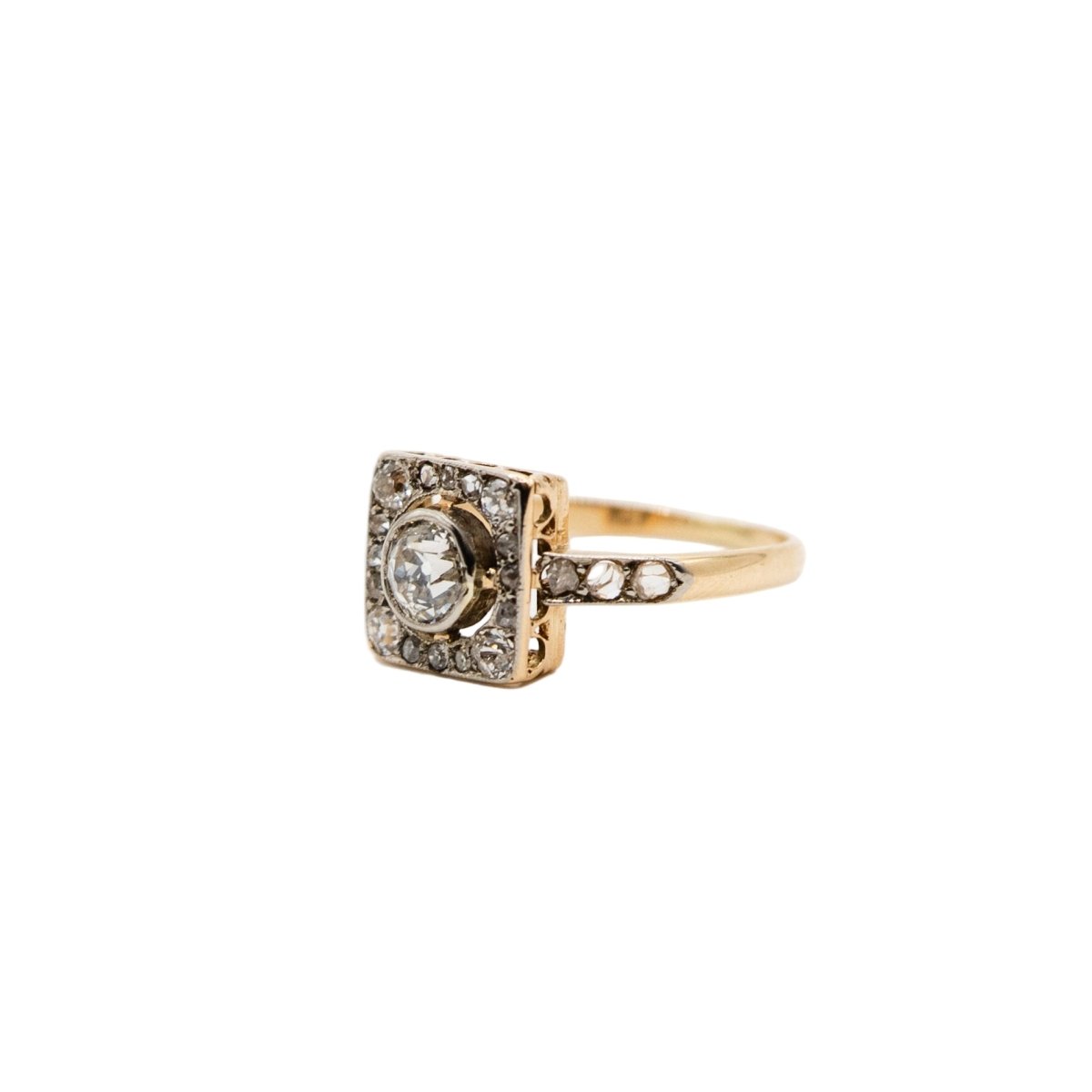 Bague Entourage en or jaune et diamants - Castafiore