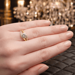 Bague Entourage en or jaune et diamants - Castafiore