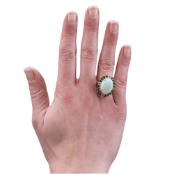 Bague Entourage en or jaune, opale, émeraudes et diamants - Castafiore