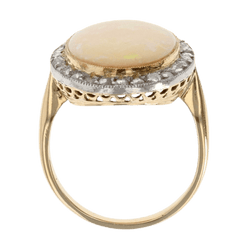 Bague Entourage en or jaune, opale et diamants - Castafiore