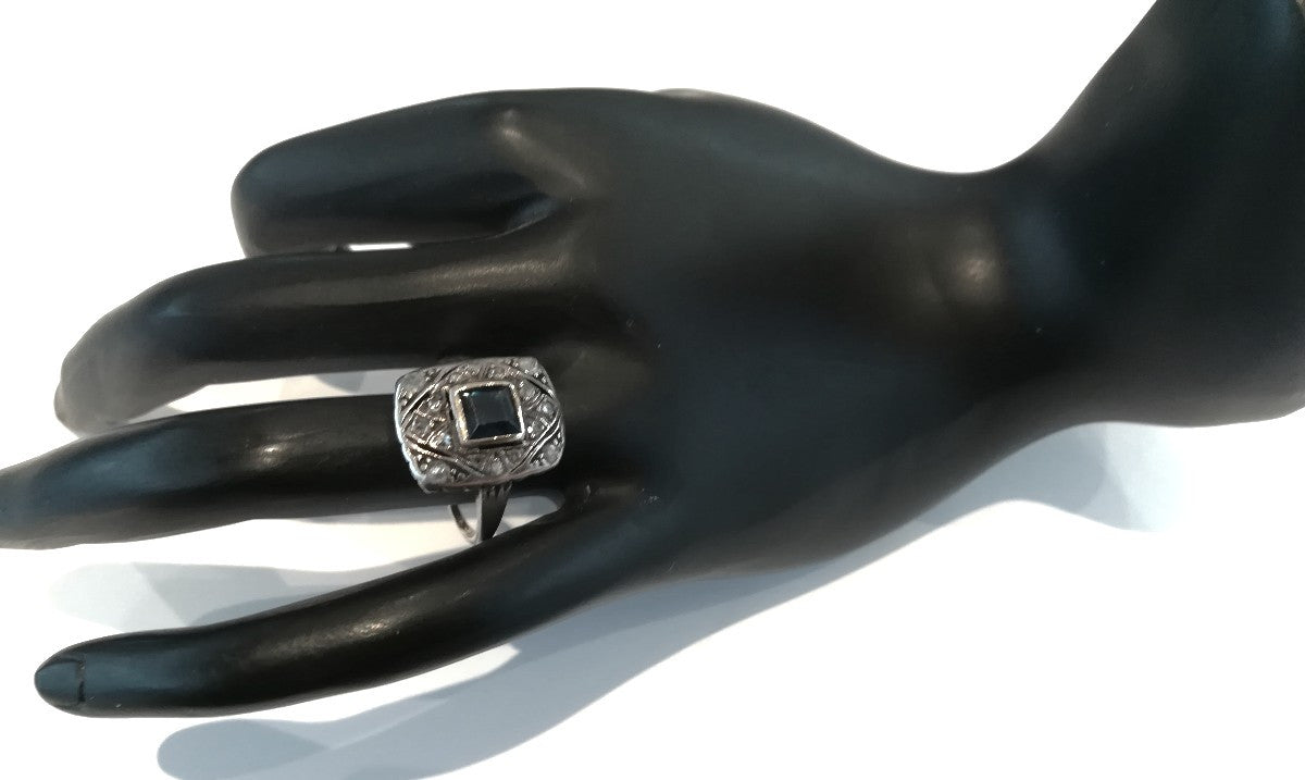 Bague Entourage en or jaune, or blanc, saphir, et diamants - Castafiore