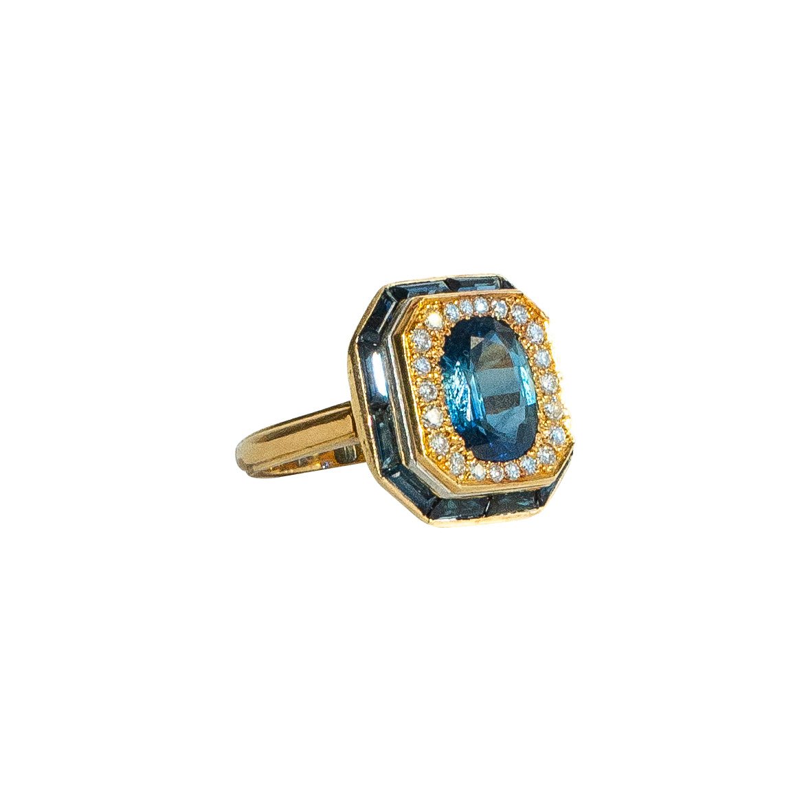 Bague Entourage en or jaune, pierre bleue et diamants - Castafiore