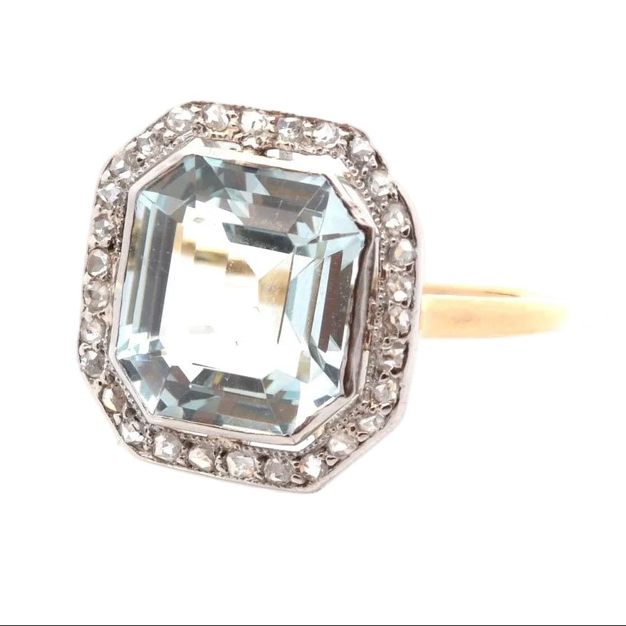 Bague Entourage en or jaune, platine, aigue - marine et diamants - Castafiore
