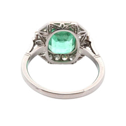 Bague Entourage en or jaune, platine, émeraude et diamants - Castafiore