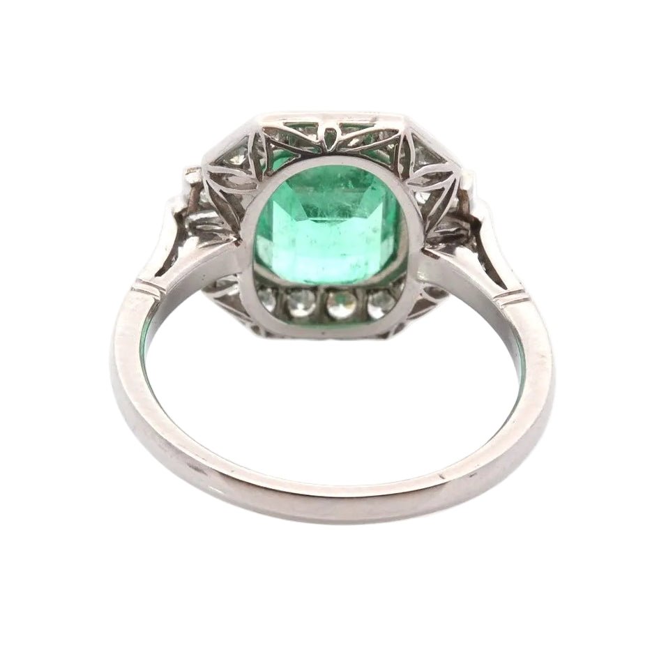 Bague Entourage en or jaune, platine, émeraude et diamants - Castafiore