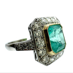 Bague Entourage en or jaune, platine, émeraude et diamants - Castafiore