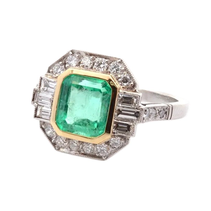 Bague Entourage en or jaune, platine, émeraude et diamants - Castafiore