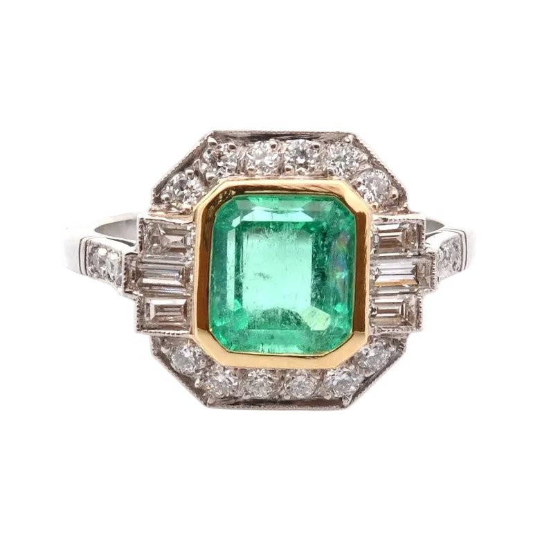 Bague Entourage en or jaune, platine, émeraude et diamants - Castafiore
