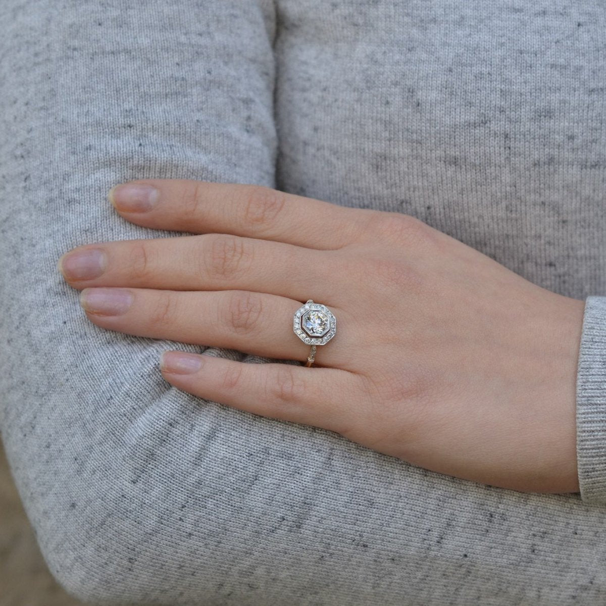 Bague Entourage en or jaune, platine et diamants - Castafiore