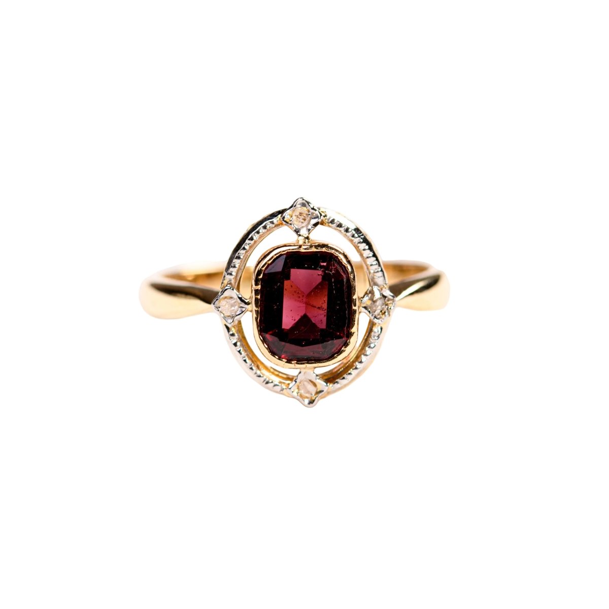 Bague Entourage en or jaune, platine, grenat et diamants - Castafiore