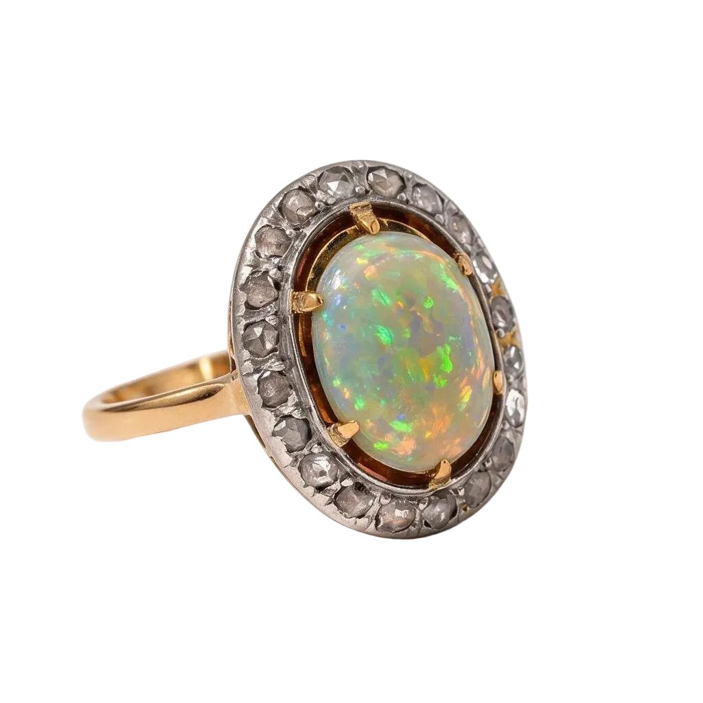 Bague Entourage en or jaune, platine, opale et diamants - Castafiore