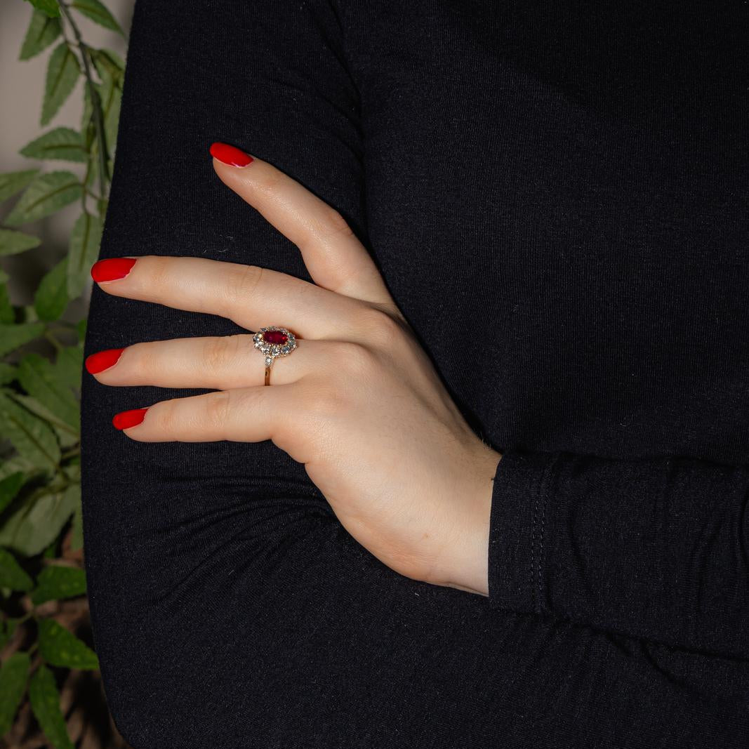 Bague Entourage en or jaune, platine, rubis et diamants - Castafiore