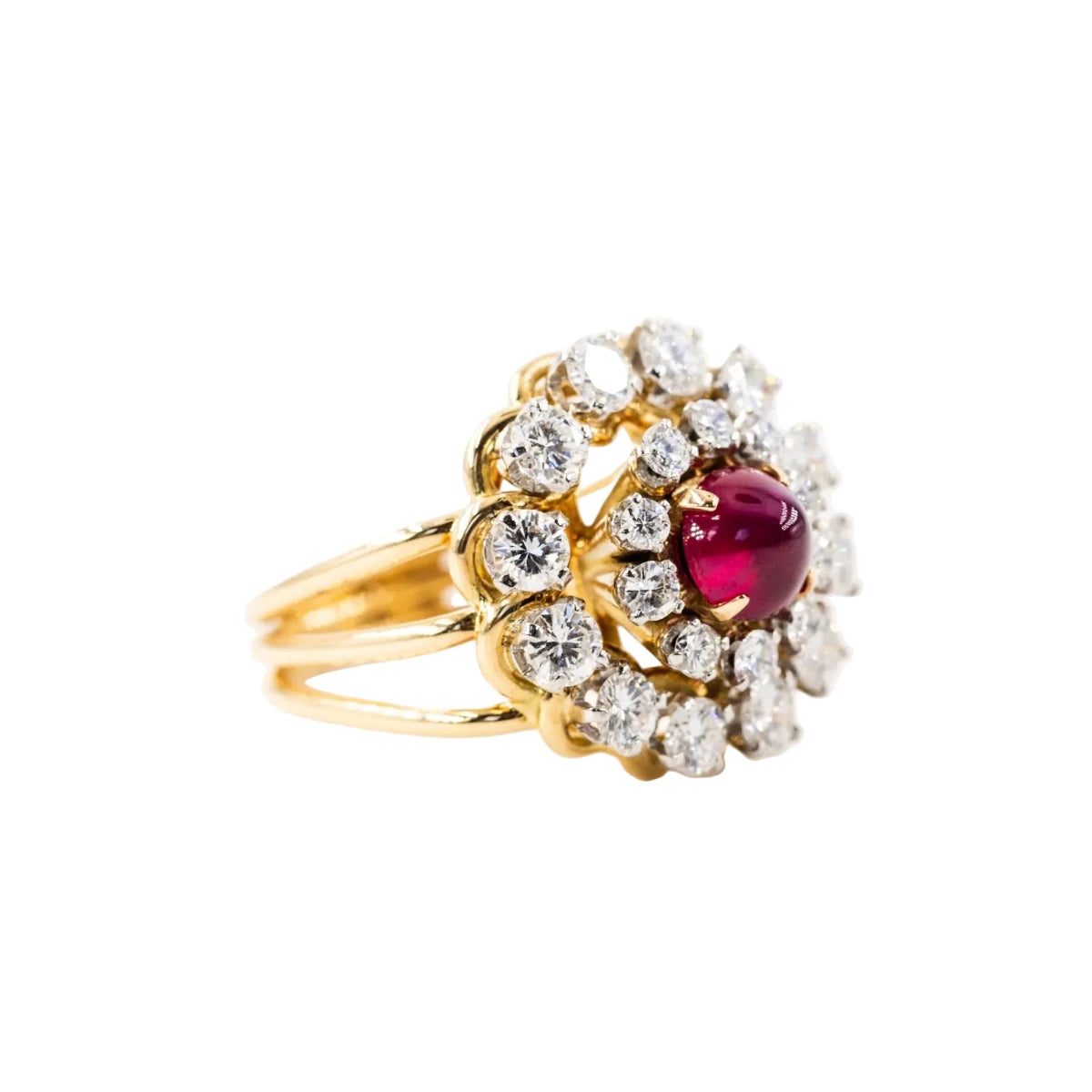 Bague Entourage en or jaune, platine, rubis et diamants - Castafiore