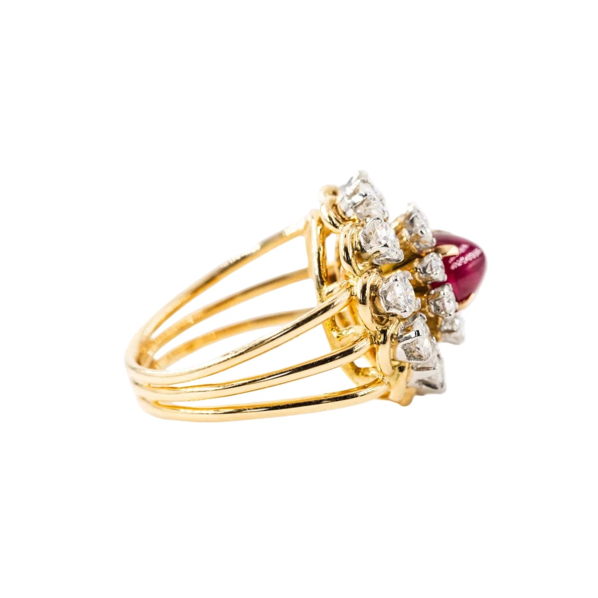 Bague Entourage en or jaune, platine, rubis et diamants - Castafiore