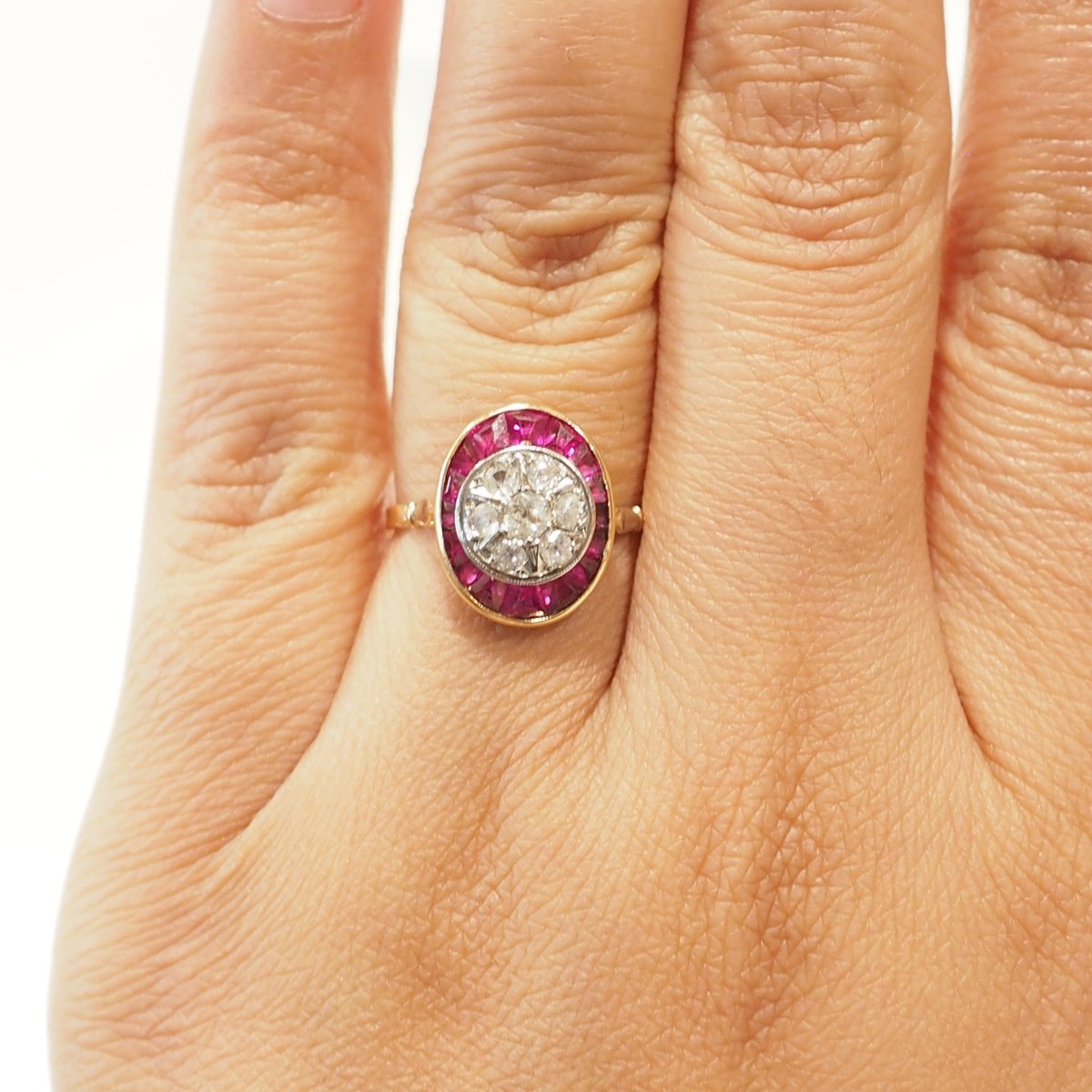 Bague Entourage en or jaune, platine, rubis et diamants - Castafiore