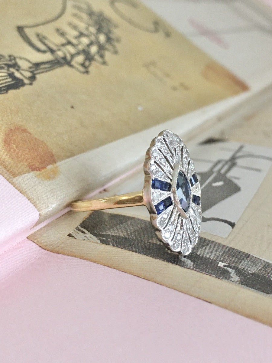 Bague Entourage en or jaune, platine, saphir et diamants - Castafiore