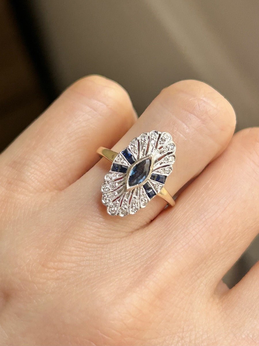 Bague Entourage en or jaune, platine, saphir et diamants - Castafiore