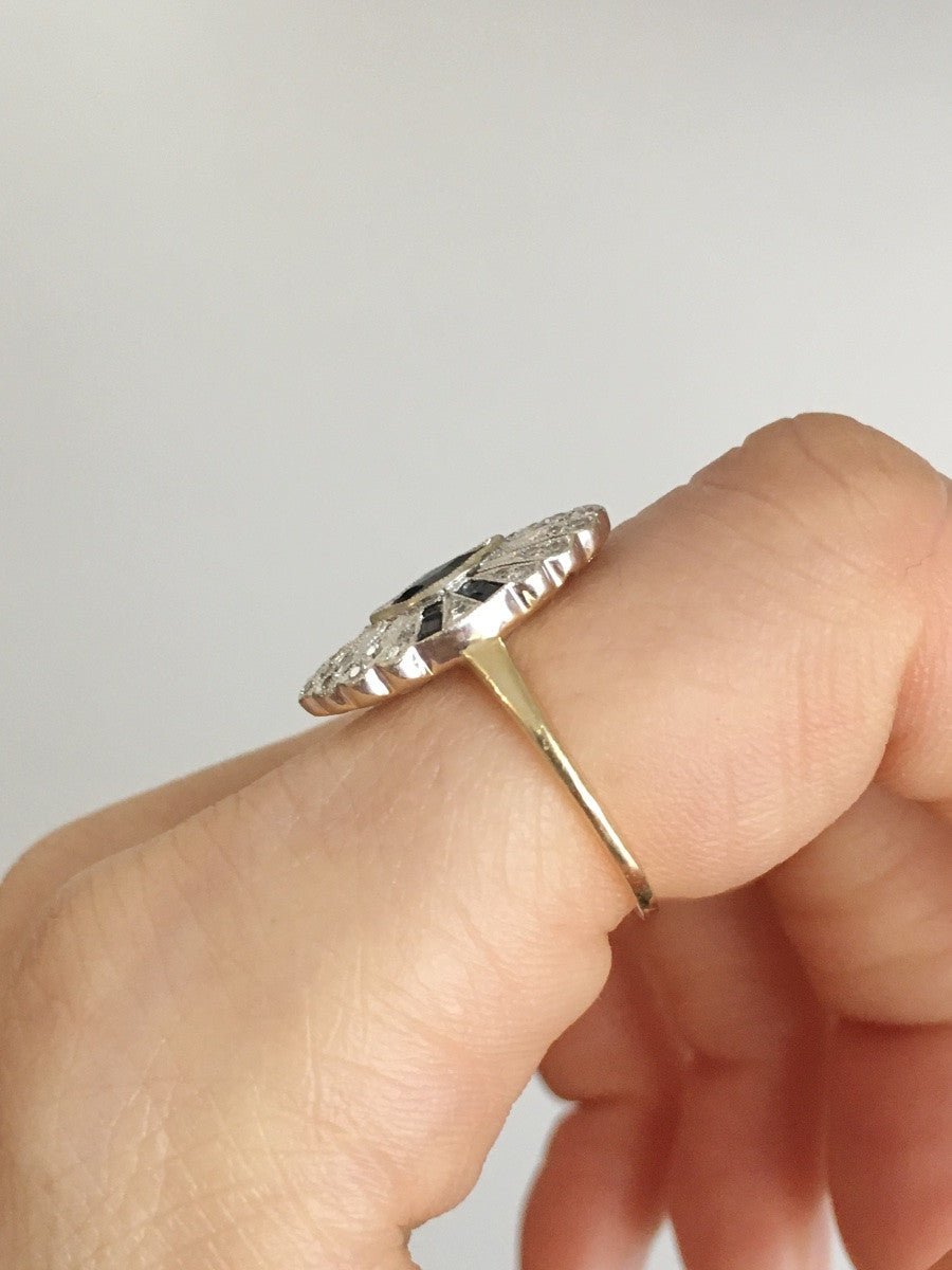 Bague Entourage en or jaune, platine, saphir et diamants - Castafiore