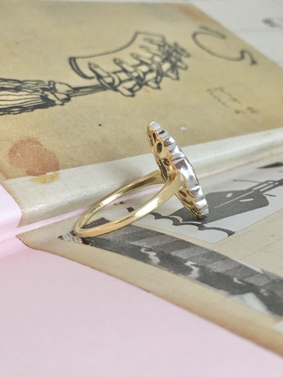 Bague Entourage en or jaune, platine, saphir et diamants - Castafiore